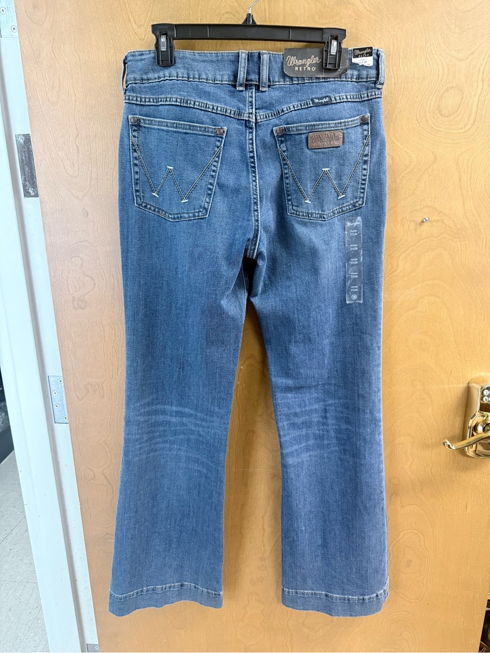 Wrangler Women’s Medium Blue Flare Jeans - Picture 2 of 3